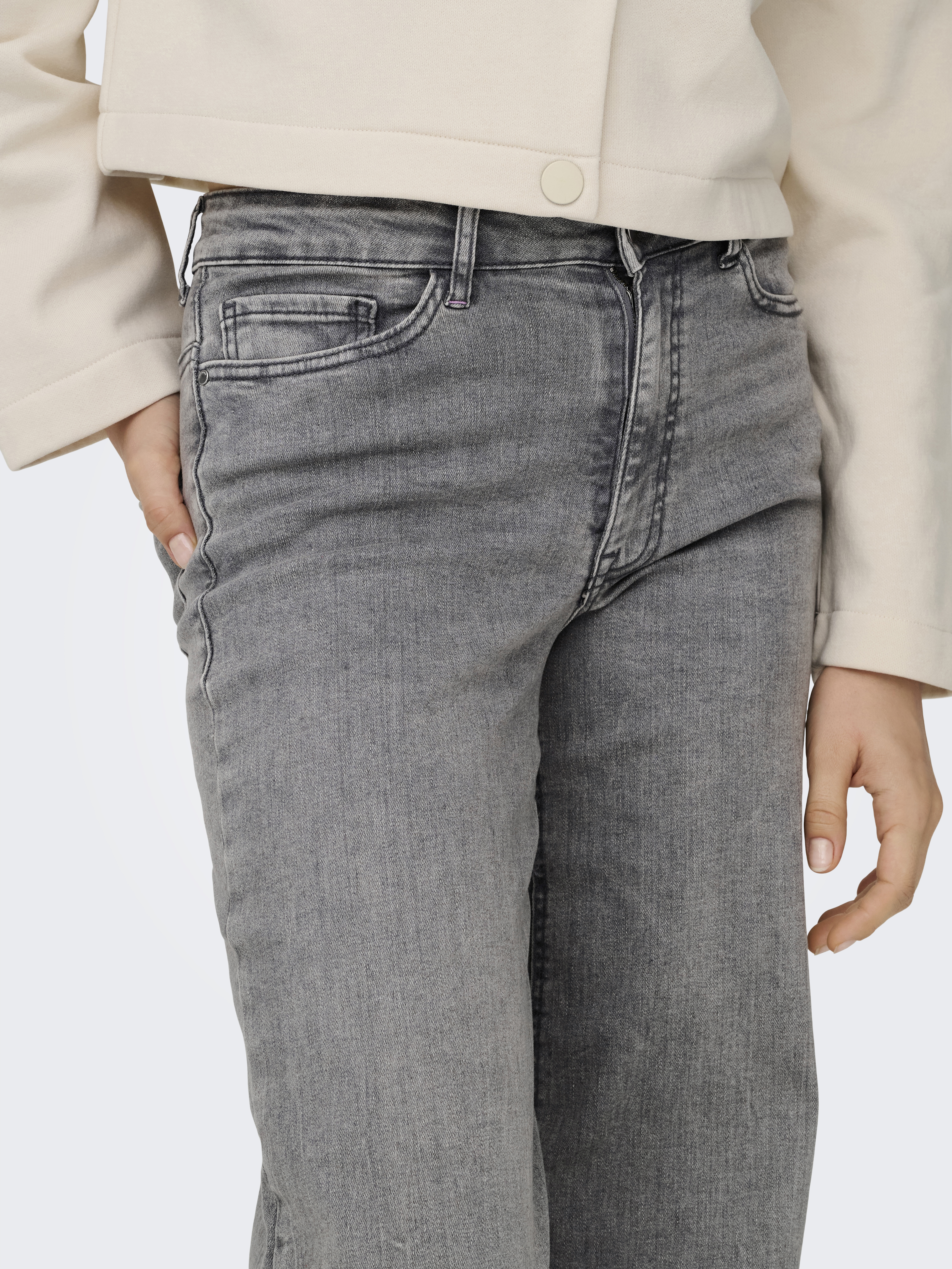 Jacqueline De Yong  FELINA